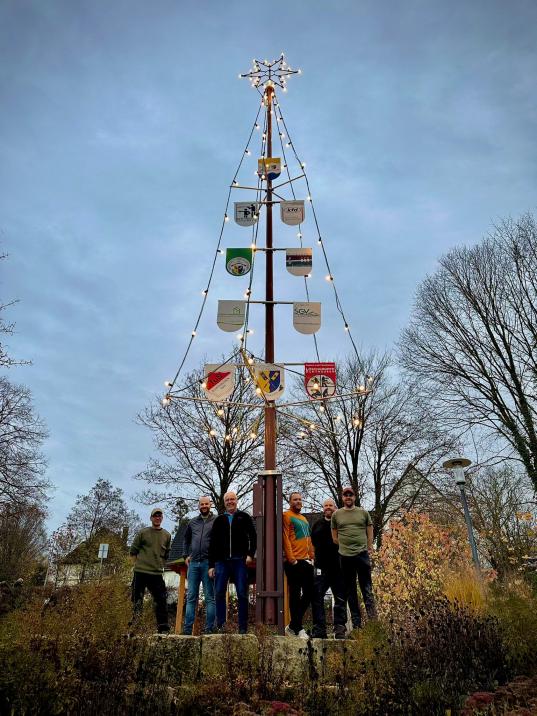 Adventsbaum aufgestellt